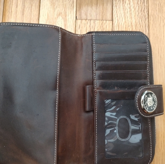 Dooney & Bourke leather zippy wallet w/COA EUC - Picture 4 of 8